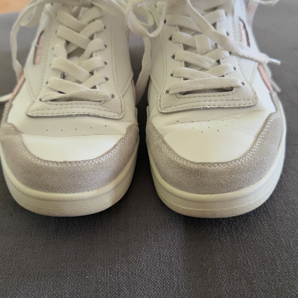 Reebok White and Gray Athletic Shoes Sz 7.5